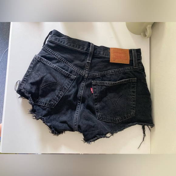 Levi’s Black Denim Short Size 25 - Picture 2 of 3